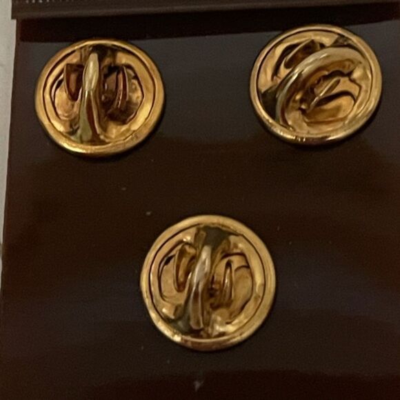 NEVER USED. 3-gold tone clutch pins/lapel pins (apple, pear & butterfly TEACHERS - Picture 10 of 11